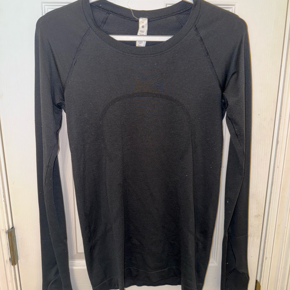 Black Lululemon Swiftly Tech Long-Sleeve Shirt 2.0
Hip Length
